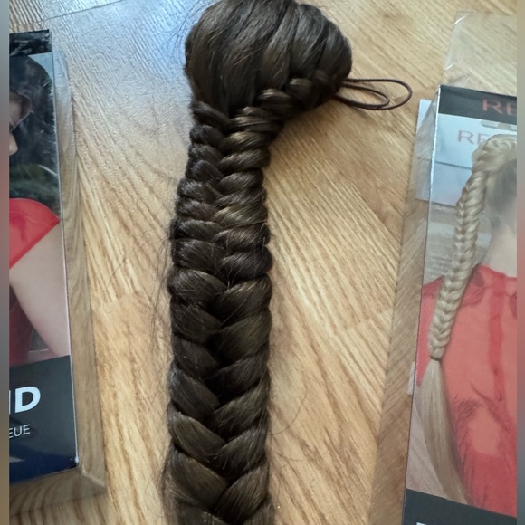 The Fishtail Braid Synthetic Fisht braid. 22" length - Picture 2 of 6